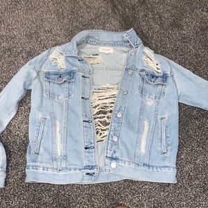 Great jean jacket. Distressed look. I love it.